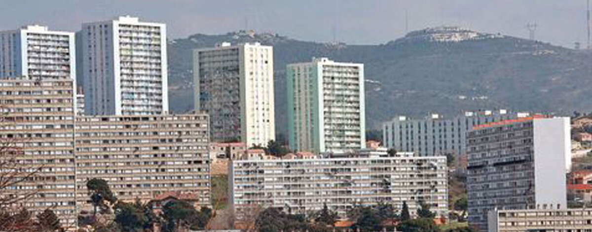 https://www.radioclassique.fr/wp-content/thumbnails/uploads/2017/03/marseille-quartier-nord-article-tt-width-1200-height-470-crop-1-bgcolor-ffffff-amp-1.jpg