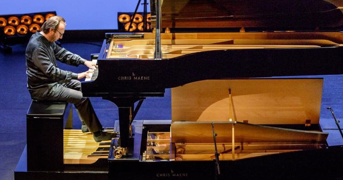 Découvrez un instrument rare, le piano-pédalier avec le récital de ...