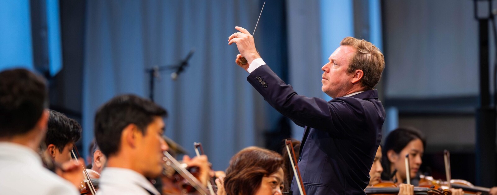 Daniel Harding, chef d'orchestre et pilote Air France, nommé directeur ...